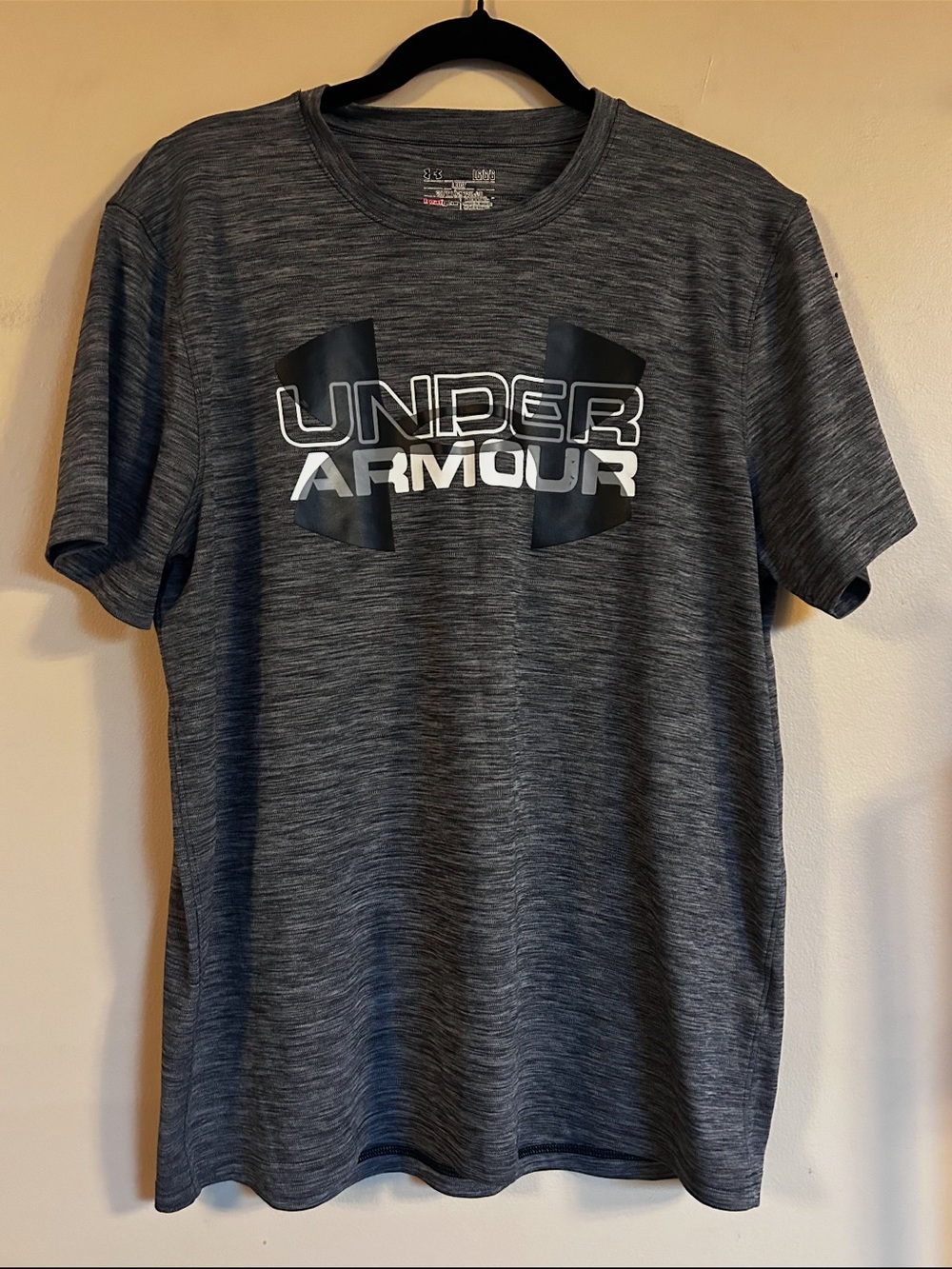 Under Armour HeatGear Loose Gray Graphic T-Shirt Men’s Large
